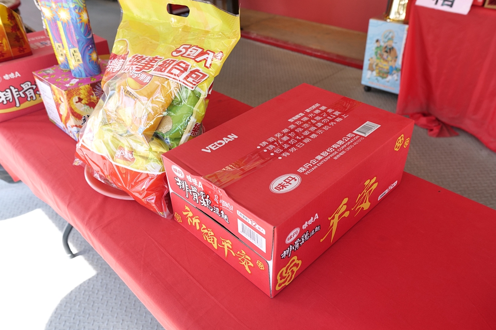 頭城泡麵土地公｜拜拜祈福還能吃泡麵的特色景點 @捲捲頭 ♡ 品味生活