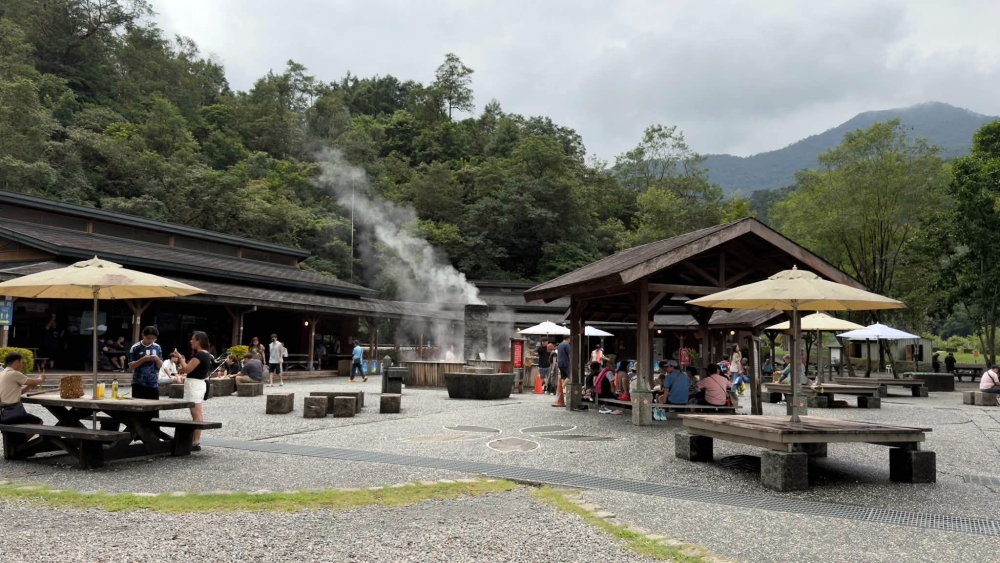 【清水地熱公園】 2026宜蘭大同必訪！免門票泡腳池、煮玉米野餐與日式湯屋開箱 @捲捲頭 ♡ 品味生活