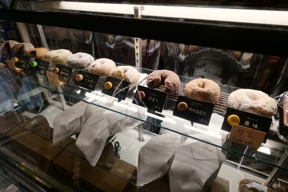 Haritts 台南｜東京來的日式甜甜圈登場！巷弄裡的療癒系咖啡香 @捲捲頭 ♡ 品味生活