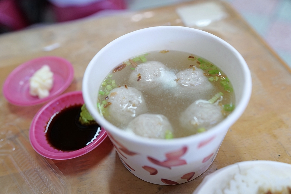 【南方澳美食】阿通伯魚丸，魚丸湯、鯊魚煙都好吃 @捲捲頭 ♡ 品味生活