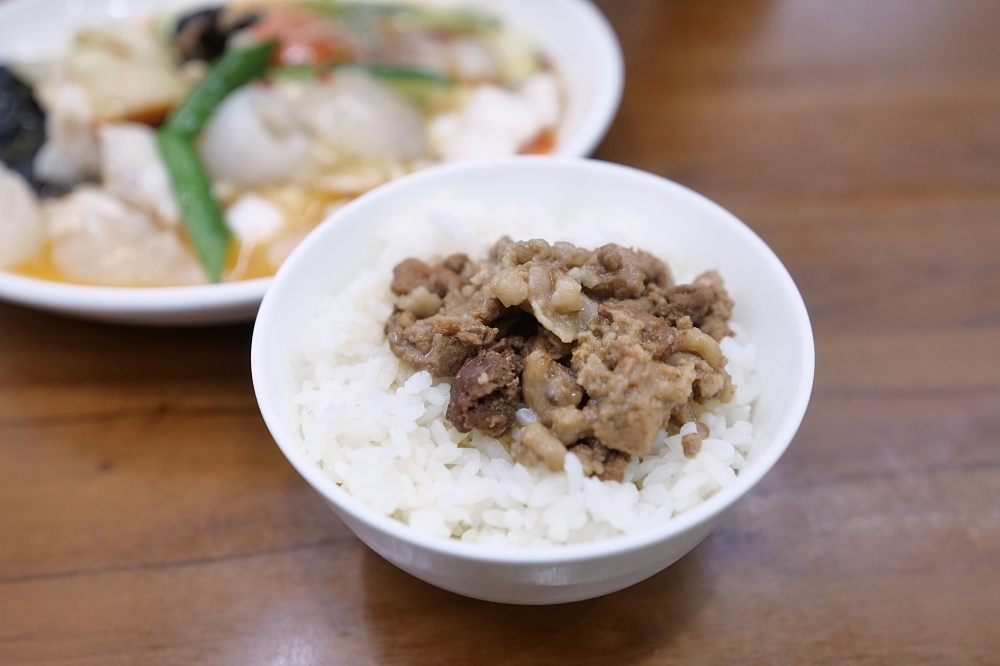 蘇澳美食推薦｜在地人帶路的春成活海鮮，巷弄內隱藏一甲子老店 @捲捲頭 ♡ 品味生活