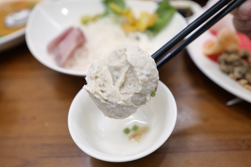 蘇澳美食推薦｜在地人帶路的春成活海鮮，巷弄內隱藏一甲子老店 @捲捲頭 ♡ 品味生活