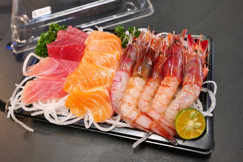 南方澳津生魚片專賣店｜魚市場第7攤，超狂平價厚切生魚片開箱 @捲捲頭 ♡ 品味生活