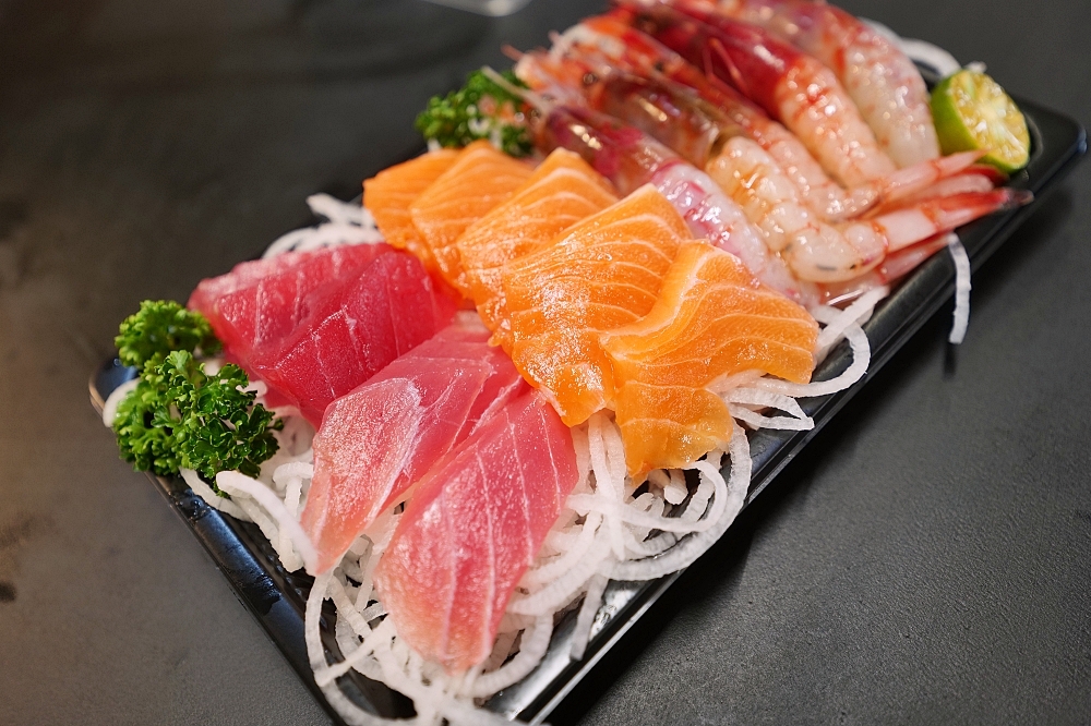 南方澳津生魚片專賣店｜魚市場第7攤，超狂平價厚切生魚片開箱 @捲捲頭 ♡ 品味生活