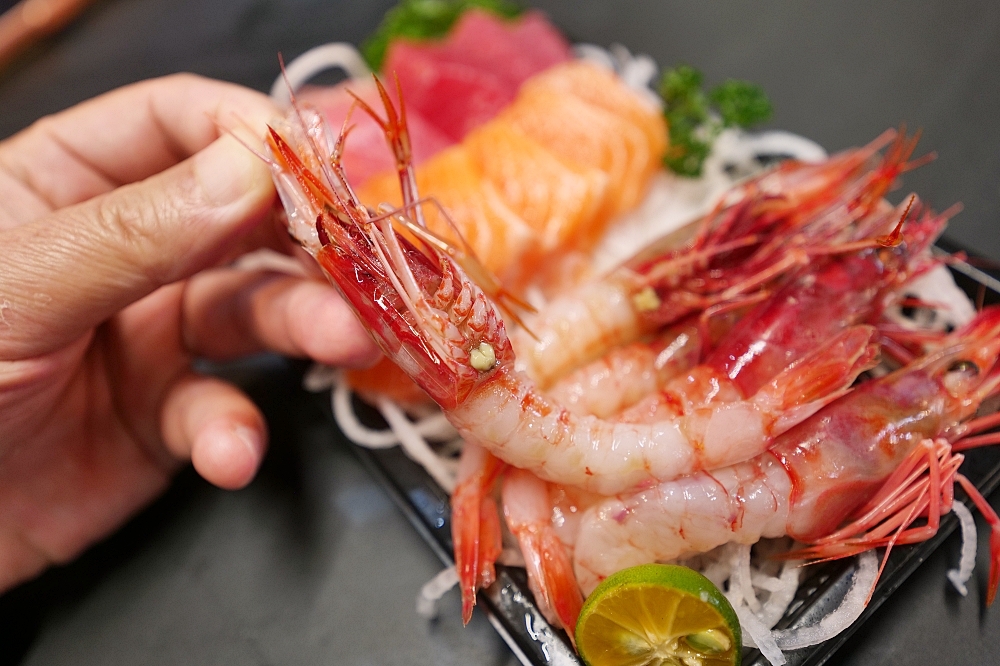 南方澳津生魚片專賣店｜魚市場第7攤，超狂平價厚切生魚片開箱 @捲捲頭 ♡ 品味生活