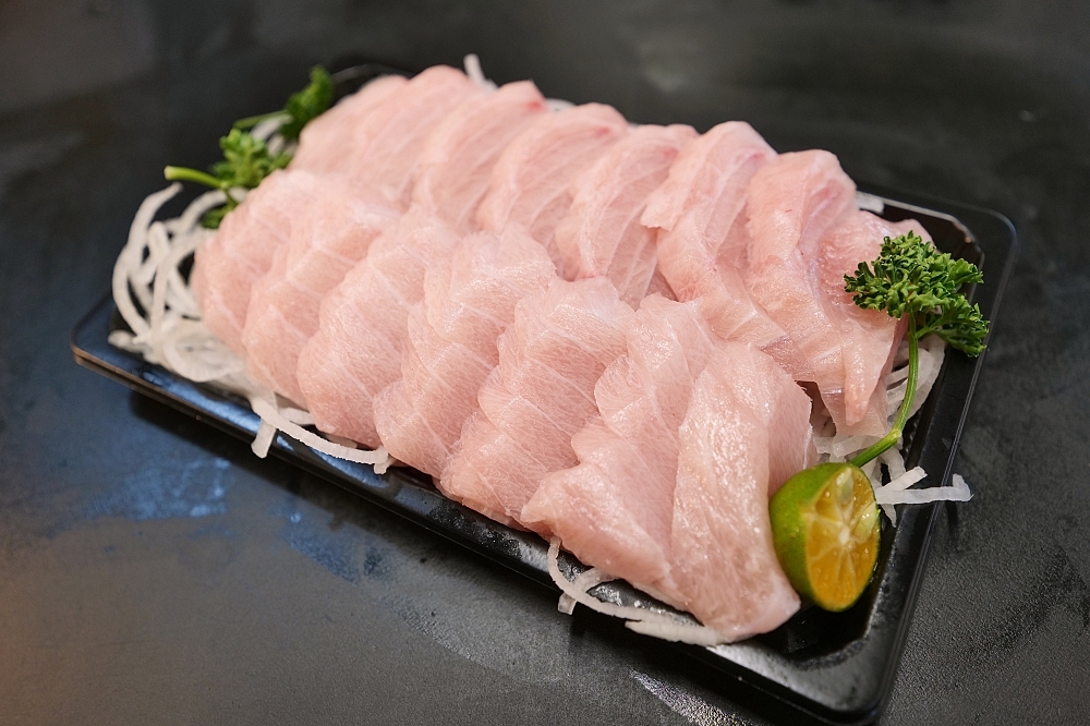 南方澳津生魚片專賣店｜魚市場第7攤，超狂平價厚切生魚片開箱 @捲捲頭 ♡ 品味生活