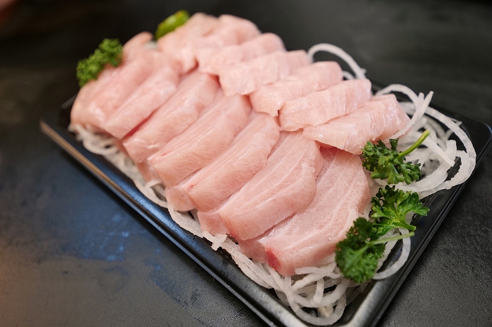 南方澳津生魚片專賣店｜魚市場第7攤，超狂平價厚切生魚片開箱 @捲捲頭 ♡ 品味生活