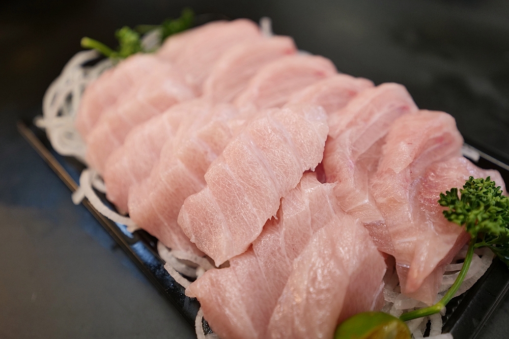 南方澳津生魚片專賣店｜魚市場第7攤，超狂平價厚切生魚片開箱 @捲捲頭 ♡ 品味生活