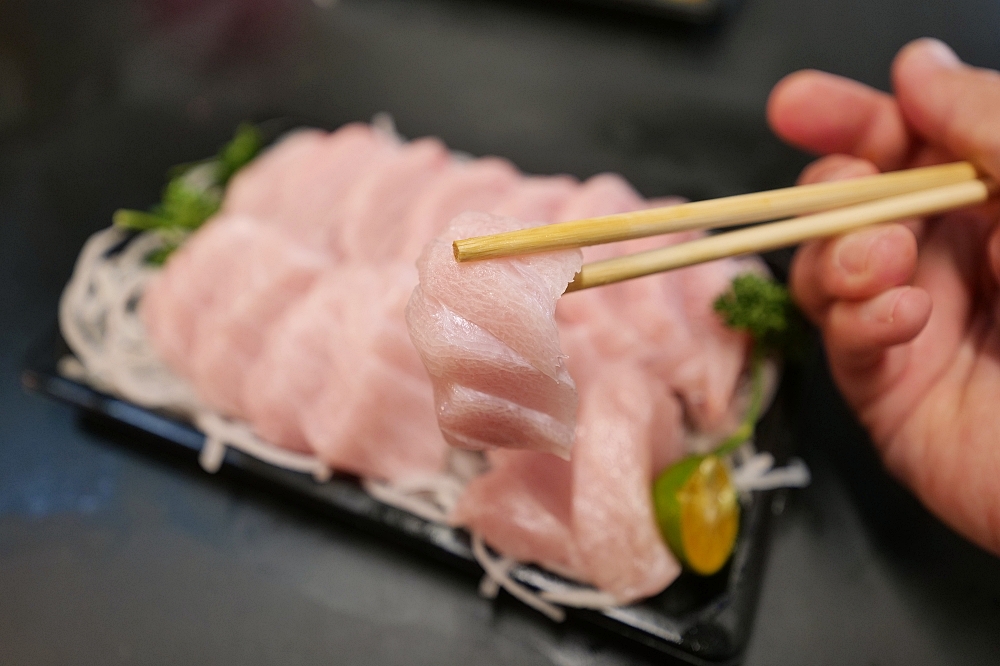 南方澳津生魚片專賣店｜魚市場第7攤，超狂平價厚切生魚片開箱 @捲捲頭 ♡ 品味生活