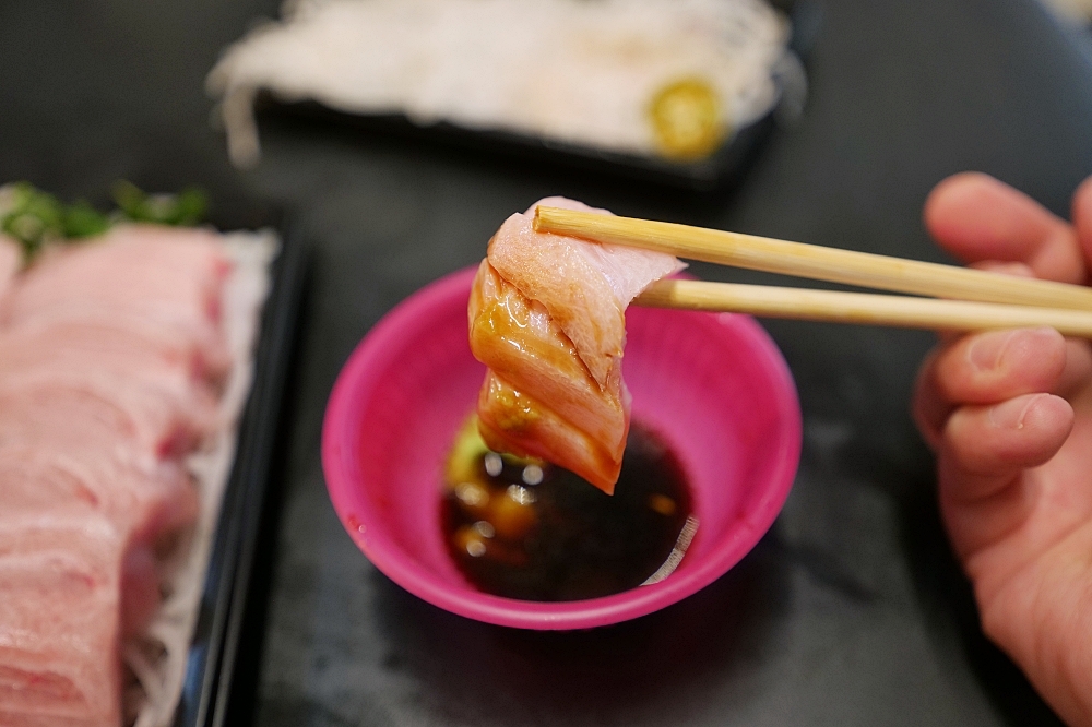 南方澳津生魚片專賣店｜魚市場第7攤，超狂平價厚切生魚片開箱 @捲捲頭 ♡ 品味生活