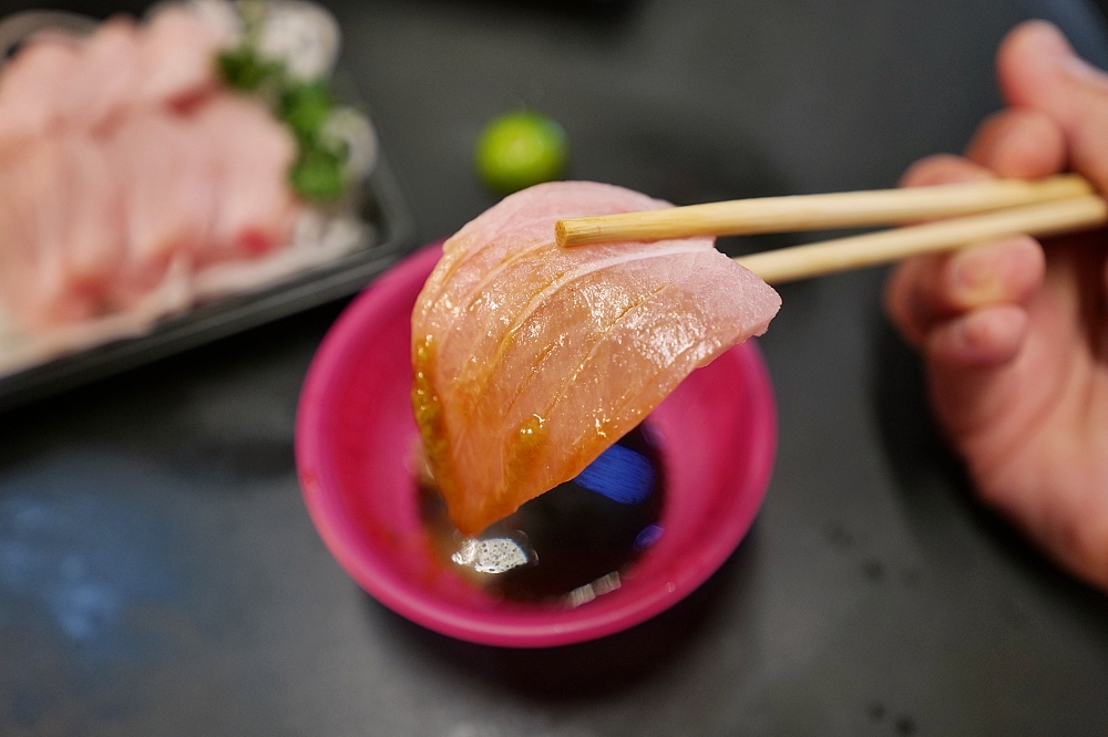 南方澳津生魚片專賣店｜魚市場第7攤，超狂平價厚切生魚片開箱 @捲捲頭 ♡ 品味生活