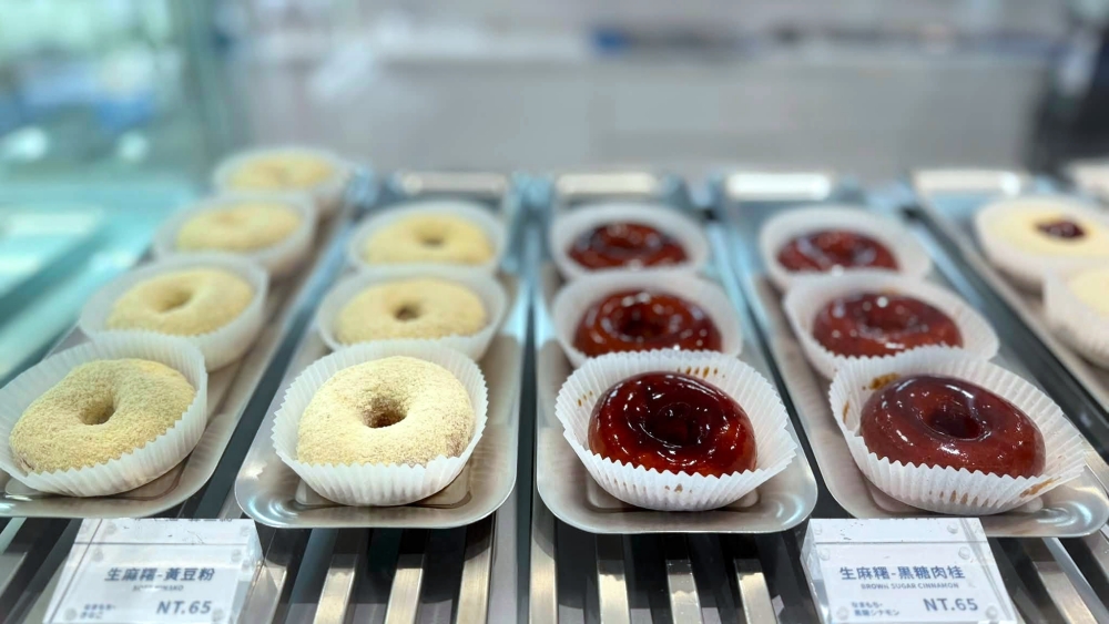 【台中人氣下午茶】 DAYKEY DONUT 爆漿生甜甜圈開箱:清新藍白美店、必吃口味推薦 @捲捲頭 ♡ 品味生活 【台中人氣下午茶】 DAYKEY DONUT 爆漿生甜甜圈開箱:清新藍白美店、必吃口味推薦 @捲捲頭 ♡ 品味生活