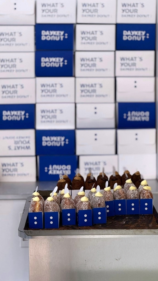 台中人氣甜甜圈【DAYKEY DONUT】｜每日限時出爐「生甜甜圈」太療癒！ @捲捲頭 ♡ 品味生活