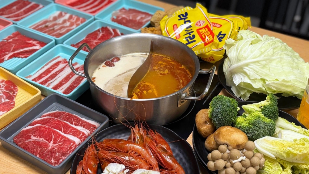 皇泰火鍋城｜火鍋吃到飽＋98 元烤串升級，超值度爆棚 @捲捲頭 ♡ 品味生活