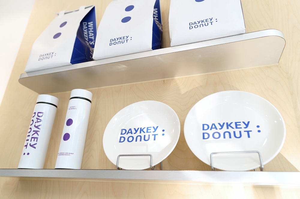 台中人氣甜甜圈【DAYKEY DONUT】｜每日限時出爐「生甜甜圈」太療癒！ @捲捲頭 ♡ 品味生活