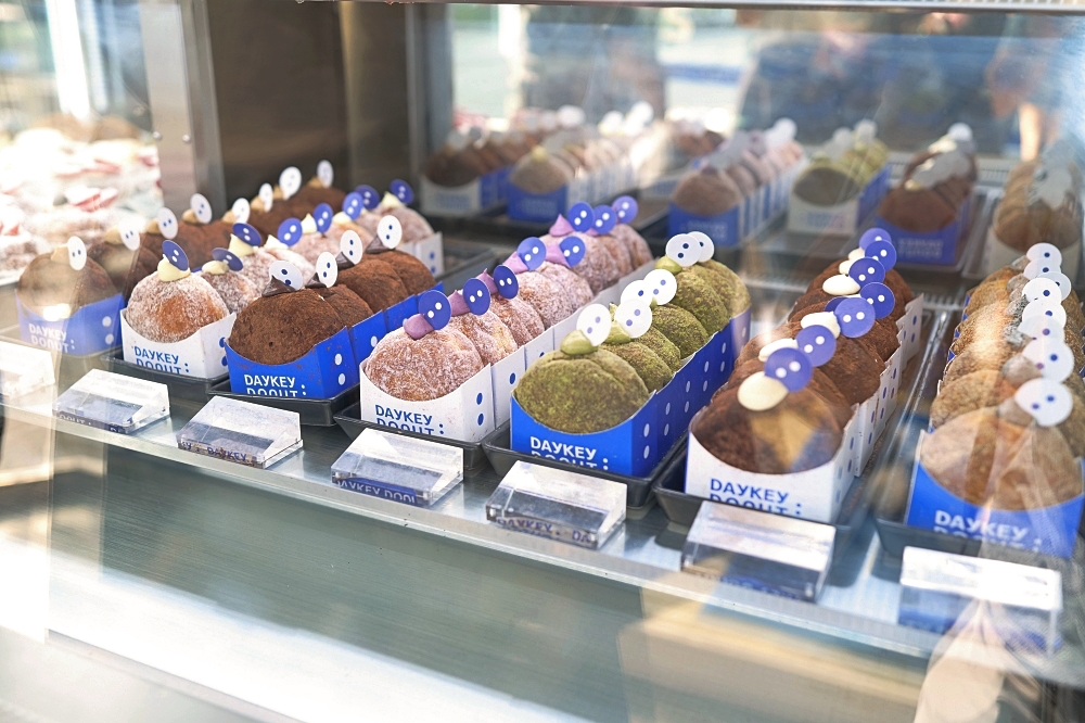 台中人氣甜甜圈【DAYKEY DONUT】｜每日限時出爐「生甜甜圈」太療癒！ @捲捲頭 ♡ 品味生活