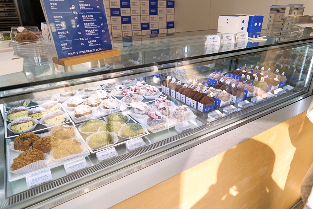 台中人氣甜甜圈【DAYKEY DONUT】｜每日限時出爐「生甜甜圈」太療癒！ @捲捲頭 ♡ 品味生活