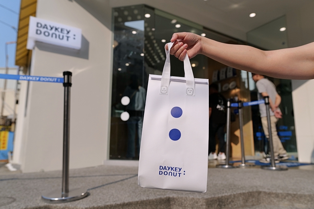 台中人氣甜甜圈【DAYKEY DONUT】｜每日限時出爐「生甜甜圈」太療癒！ @捲捲頭 ♡ 品味生活
