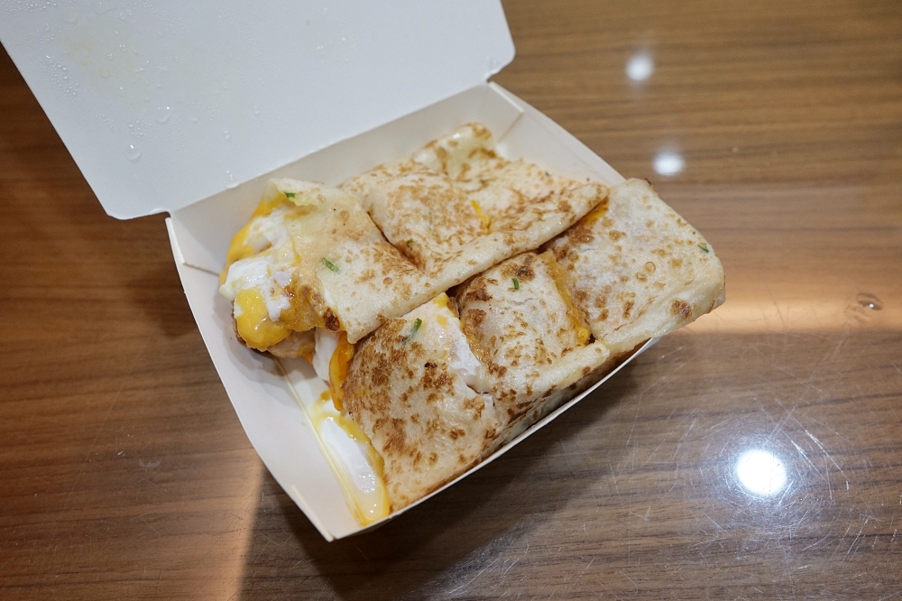 老食早餐｜羅東高中旁超酥脆「勁兇蛋餅」必點！ @捲捲頭 ♡ 品味生活