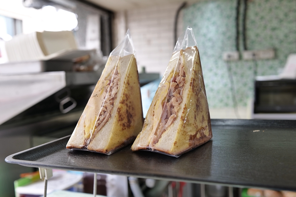 【宜蘭美食】福春堡超高 CP 早餐！漢堡大到無法一口咬 @捲捲頭 ♡ 品味生活