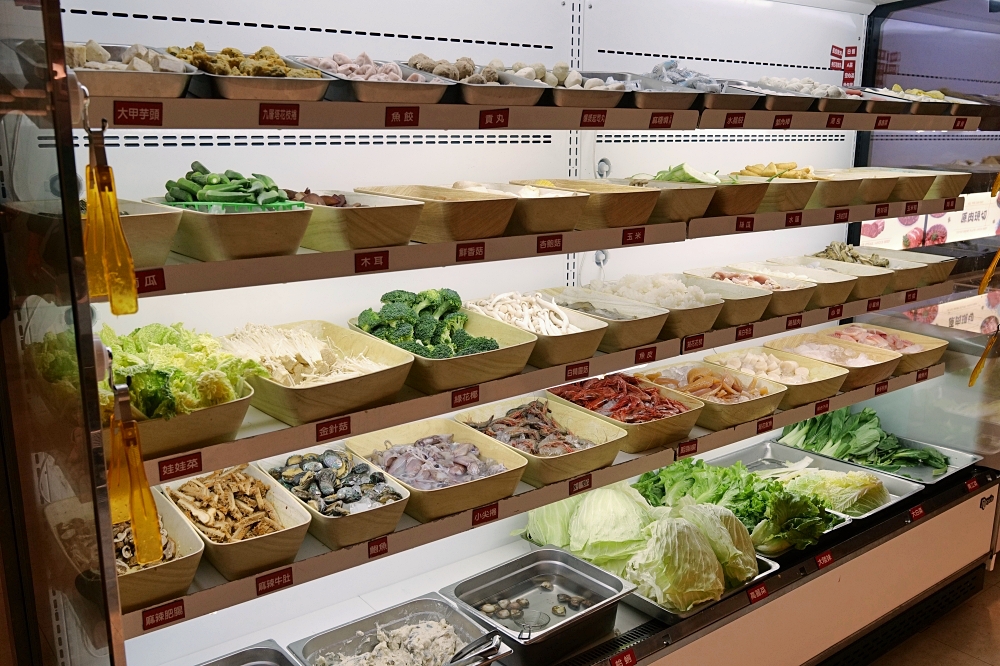 皇泰火鍋城｜火鍋吃到飽＋98 元烤串升級，超值度爆棚 @捲捲頭 ♡ 品味生活