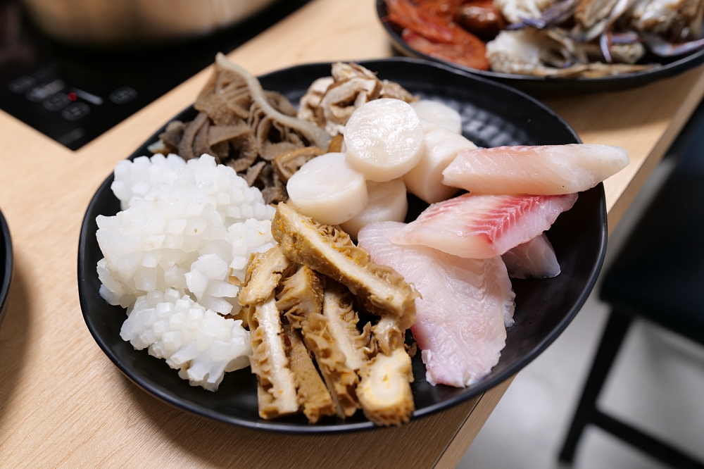 皇泰火鍋城｜火鍋吃到飽＋98 元烤串升級，超值度爆棚 @捲捲頭 ♡ 品味生活