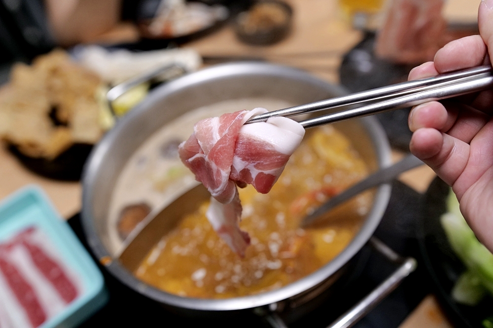 皇泰火鍋城｜火鍋吃到飽＋98 元烤串升級，超值度爆棚 @捲捲頭 ♡ 品味生活