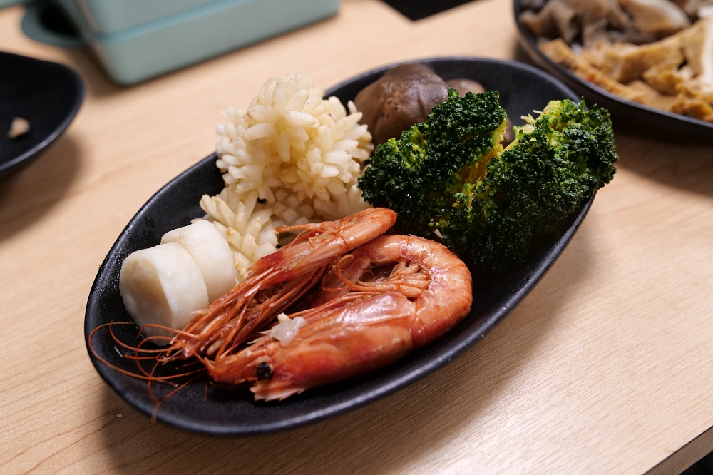 皇泰火鍋城｜火鍋吃到飽＋98 元烤串升級，超值度爆棚 @捲捲頭 ♡ 品味生活