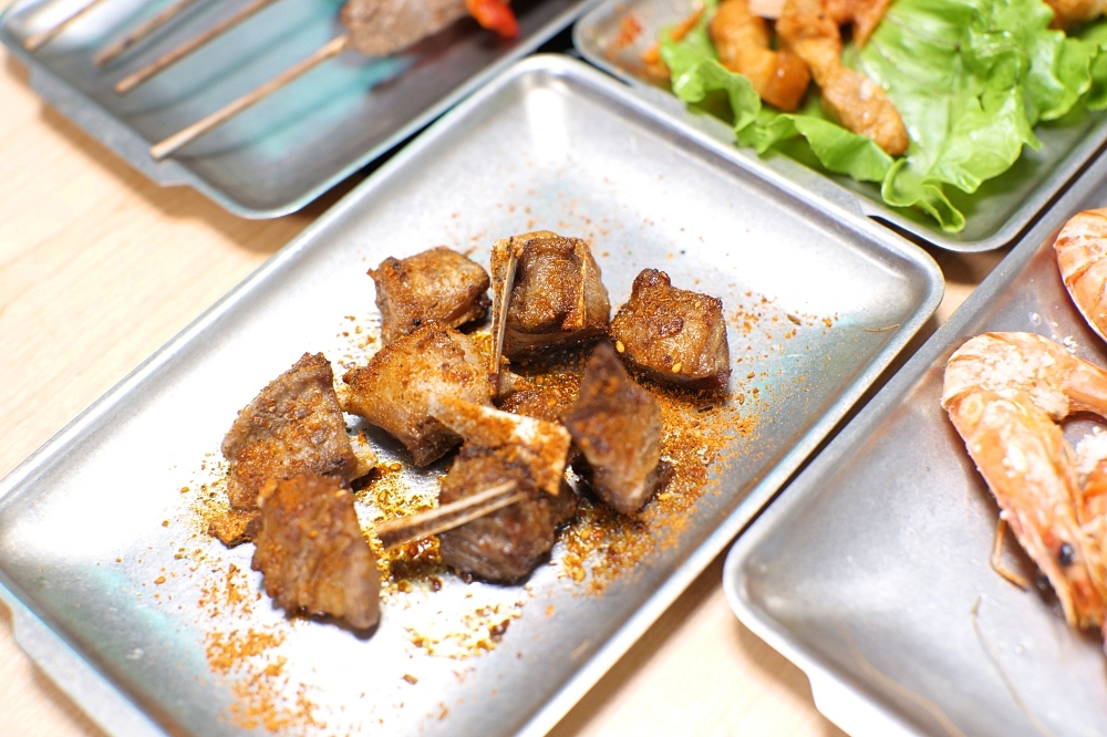 皇泰火鍋城｜火鍋吃到飽＋98 元烤串升級，超值度爆棚 @捲捲頭 ♡ 品味生活