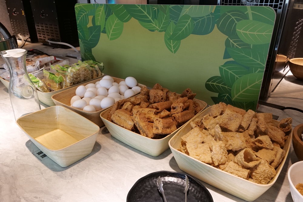 皇泰火鍋城｜火鍋吃到飽＋98 元烤串升級，超值度爆棚 @捲捲頭 ♡ 品味生活