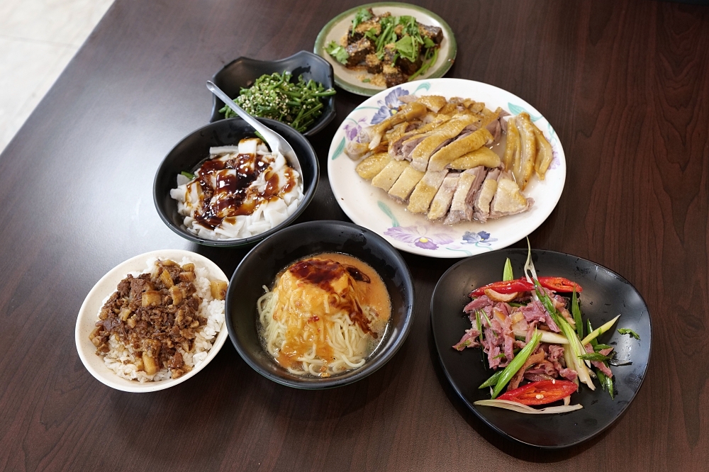 鴨肉送站前店|乾麵、小菜與鴨肉的必點組合 @捲捲頭 ♡ 品味生活 鴨肉送站前店|乾麵、小菜與鴨肉的必點組合 @捲捲頭 ♡ 品味生活