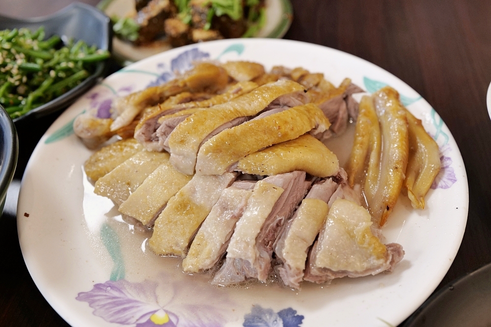 鴨肉送站前店|乾麵、小菜與鴨肉的必點組合 @捲捲頭 ♡ 品味生活 鴨肉送站前店|乾麵、小菜與鴨肉的必點組合 @捲捲頭 ♡ 品味生活