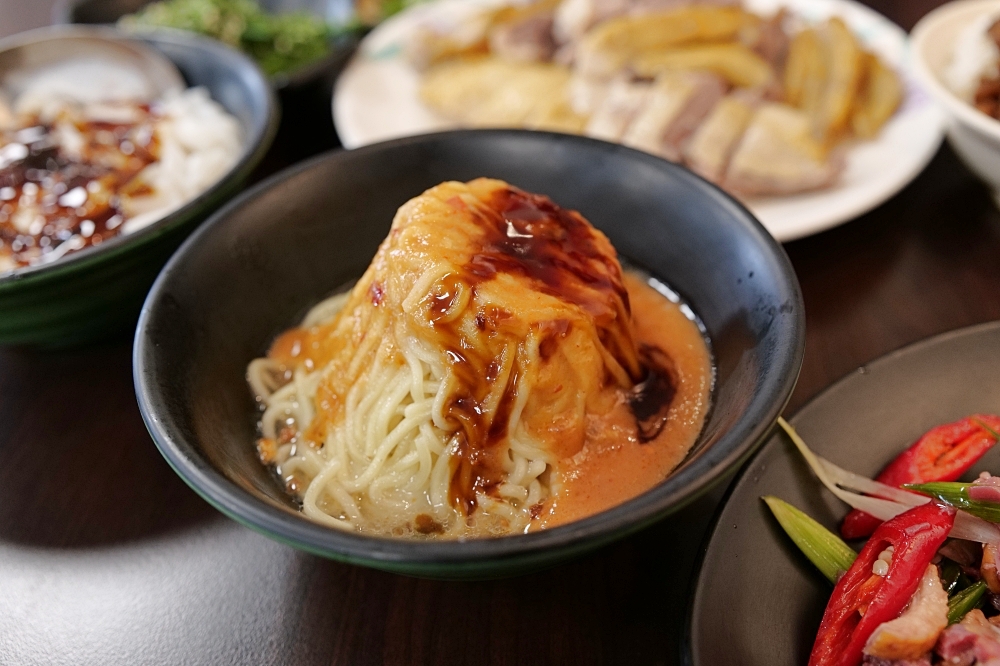 鴨肉送站前店|乾麵、小菜與鴨肉的必點組合 @捲捲頭 ♡ 品味生活 鴨肉送站前店|乾麵、小菜與鴨肉的必點組合 @捲捲頭 ♡ 品味生活