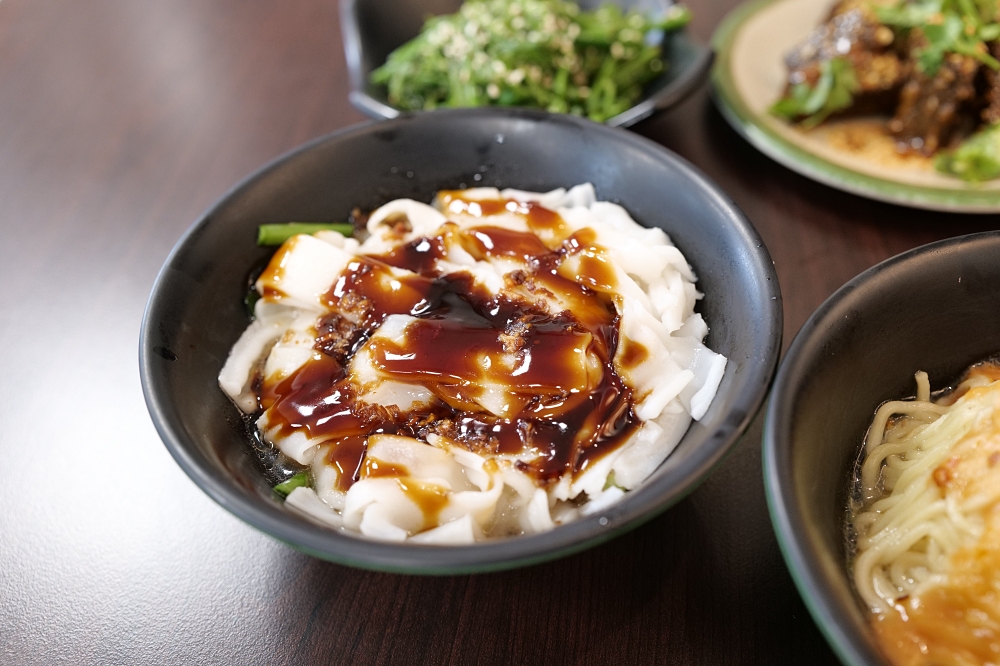 鴨肉送站前店|乾麵、小菜與鴨肉的必點組合 @捲捲頭 ♡ 品味生活 鴨肉送站前店|乾麵、小菜與鴨肉的必點組合 @捲捲頭 ♡ 品味生活