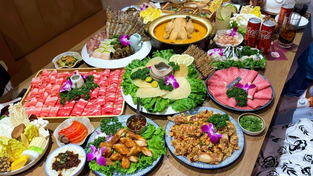【君曜雞湯】人蔘花膠金湯，整隻全雞與五大排翅的豪門享受 @捲捲頭 ♡ 品味生活