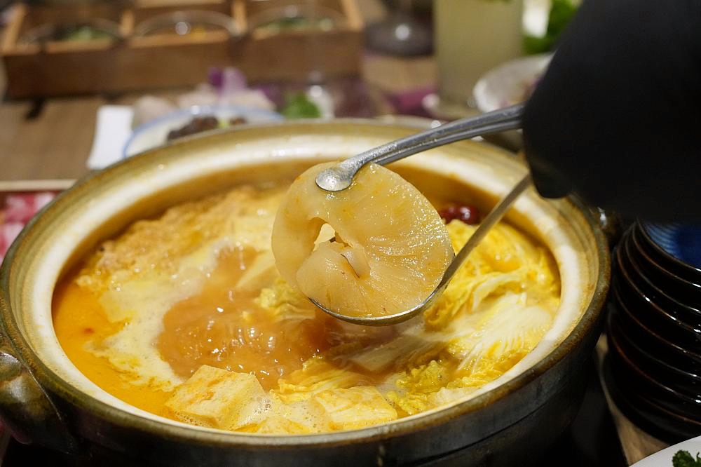 【君曜雞湯】人蔘花膠金湯,整隻全雞與五大排翅的豪門享受 @捲捲頭 ♡ 品味生活 【君曜雞湯】人蔘花膠金湯,整隻全雞與五大排翅的豪門享受 @捲捲頭 ♡ 品味生活