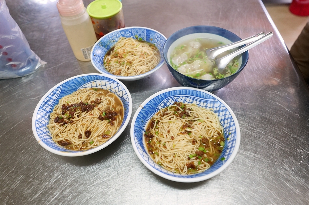 宜蘭炸醬麵推薦:龍潭信麵店,跟著小林同學林昀儒吃美食! @捲捲頭 ♡ 品味生活 宜蘭炸醬麵推薦:龍潭信麵店,跟著小林同學林昀儒吃美食! @捲捲頭 ♡ 品味生活