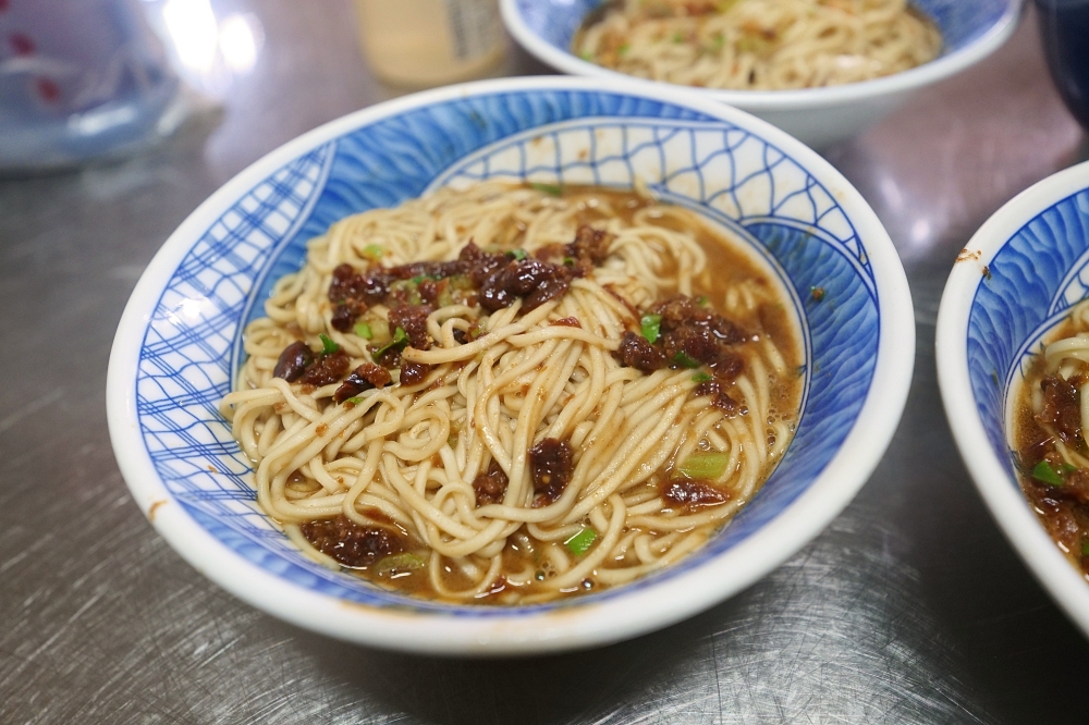 宜蘭炸醬麵推薦:龍潭信麵店,跟著小林同學林昀儒吃美食! @捲捲頭 ♡ 品味生活 宜蘭炸醬麵推薦:龍潭信麵店,跟著小林同學林昀儒吃美食! @捲捲頭 ♡ 品味生活