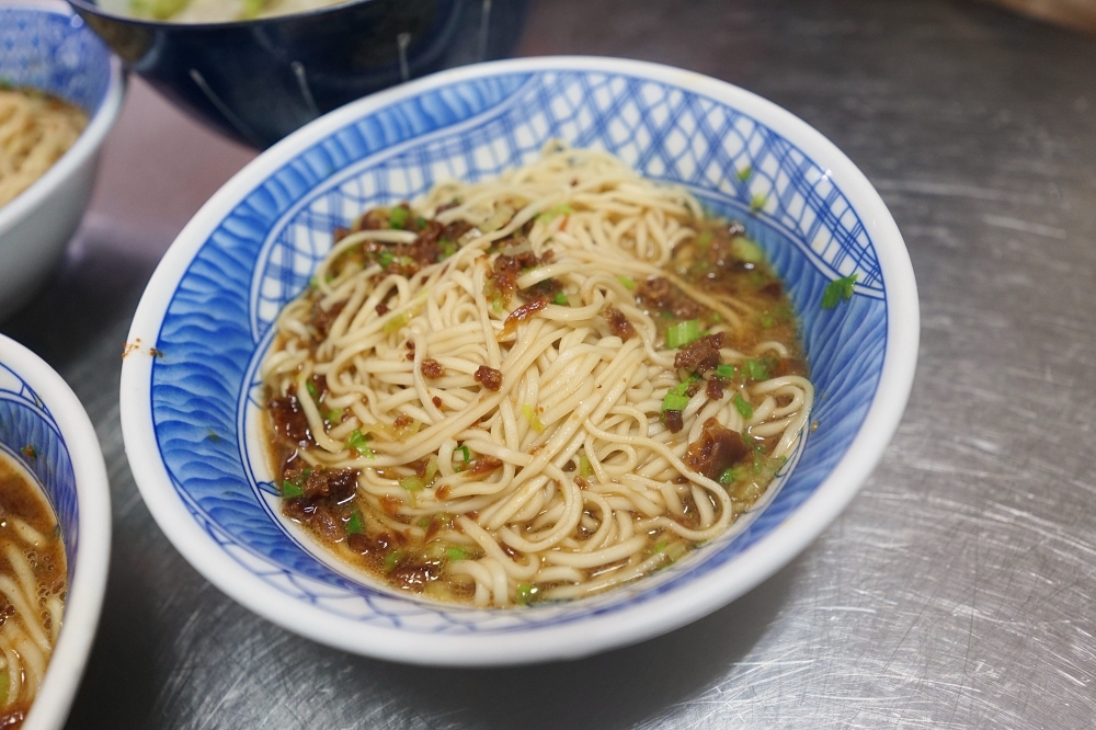 宜蘭炸醬麵推薦:龍潭信麵店,跟著小林同學林昀儒吃美食! @捲捲頭 ♡ 品味生活 宜蘭炸醬麵推薦:龍潭信麵店,跟著小林同學林昀儒吃美食! @捲捲頭 ♡ 品味生活