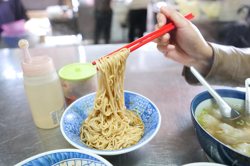 宜蘭炸醬麵推薦:龍潭信麵店,跟著小林同學林昀儒吃美食! @捲捲頭 ♡ 品味生活 宜蘭炸醬麵推薦:龍潭信麵店,跟著小林同學林昀儒吃美食! @捲捲頭 ♡ 品味生活