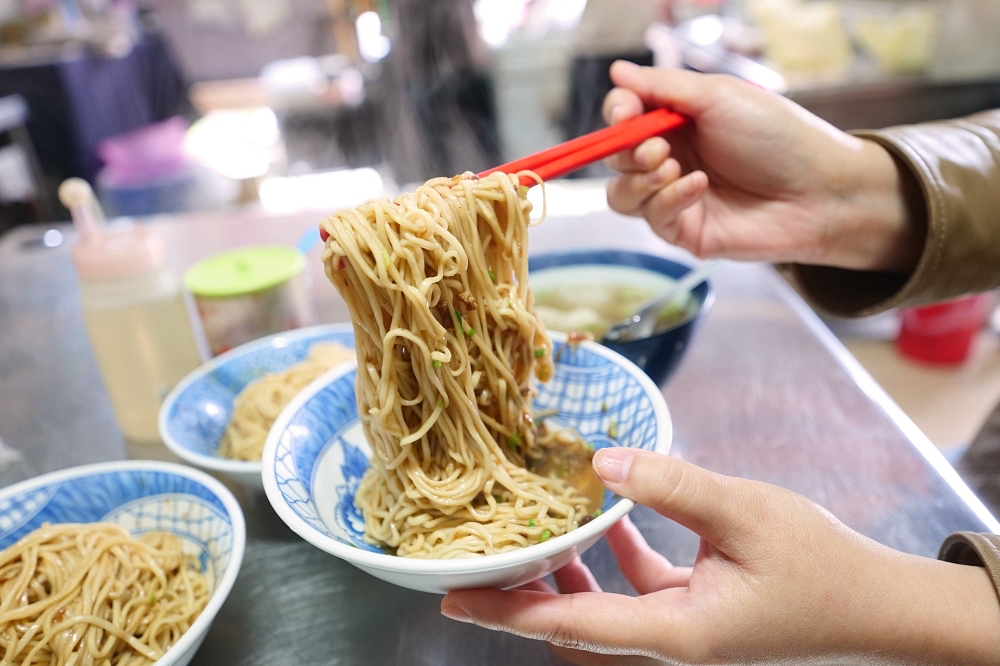 宜蘭炸醬麵推薦:龍潭信麵店,跟著小林同學林昀儒吃美食! @捲捲頭 ♡ 品味生活 宜蘭炸醬麵推薦:龍潭信麵店,跟著小林同學林昀儒吃美食! @捲捲頭 ♡ 品味生活