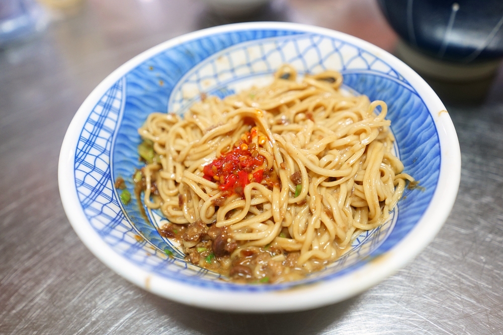 宜蘭炸醬麵推薦:龍潭信麵店,跟著小林同學林昀儒吃美食! @捲捲頭 ♡ 品味生活 宜蘭炸醬麵推薦:龍潭信麵店,跟著小林同學林昀儒吃美食! @捲捲頭 ♡ 品味生活