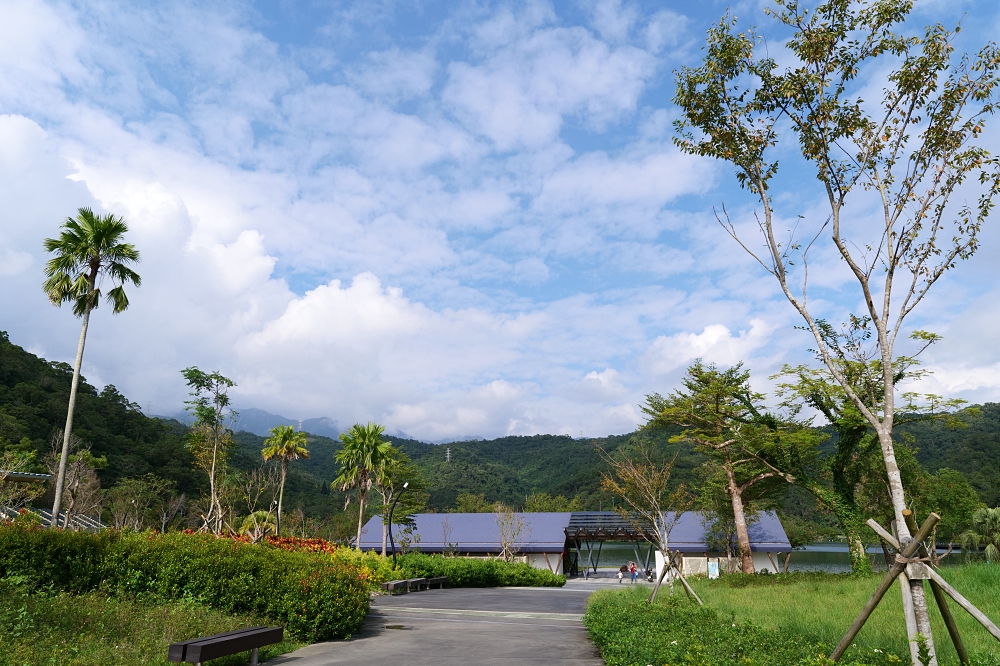 宜蘭下午茶推薦｜Herbelle Tea湖畔茶屋，看著龍潭湖發呆，恐龍餅乾冰淇淋必點！ @捲捲頭 ♡ 品味生活