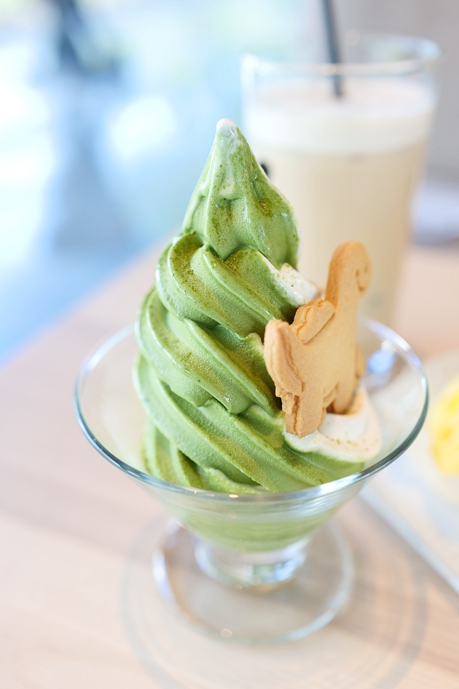 宜蘭下午茶推薦｜Herbelle Tea湖畔茶屋，看著龍潭湖發呆，恐龍餅乾冰淇淋必點！ @捲捲頭 ♡ 品味生活