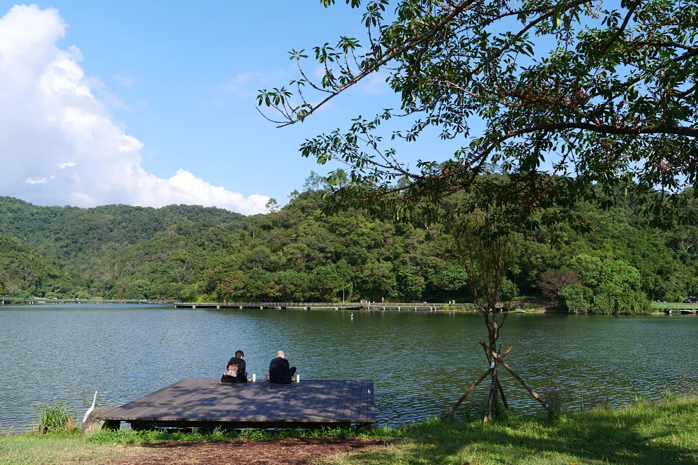 宜蘭下午茶推薦｜Herbelle Tea湖畔茶屋，看著龍潭湖發呆，恐龍餅乾冰淇淋必點！ @捲捲頭 ♡ 品味生活