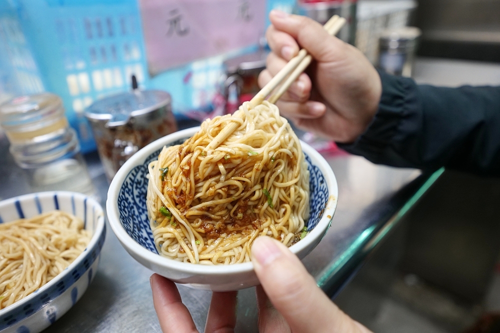 一香飲食店|宜蘭北館市場老店:名廚也愛的麻醬麵,領號碼牌點餐攻略 @捲捲頭 ♡ 品味生活 一香飲食店|宜蘭北館市場老店:名廚也愛的麻醬麵,領號碼牌點餐攻略 @捲捲頭 ♡ 品味生活