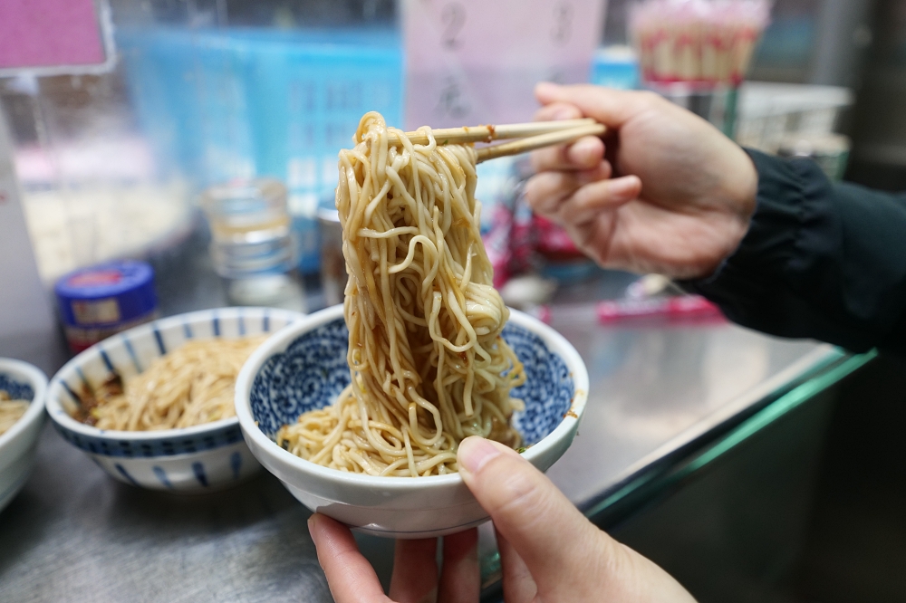 一香飲食店|宜蘭北館市場老店:名廚也愛的麻醬麵,領號碼牌點餐攻略 @捲捲頭 ♡ 品味生活 一香飲食店|宜蘭北館市場老店:名廚也愛的麻醬麵,領號碼牌點餐攻略 @捲捲頭 ♡ 品味生活