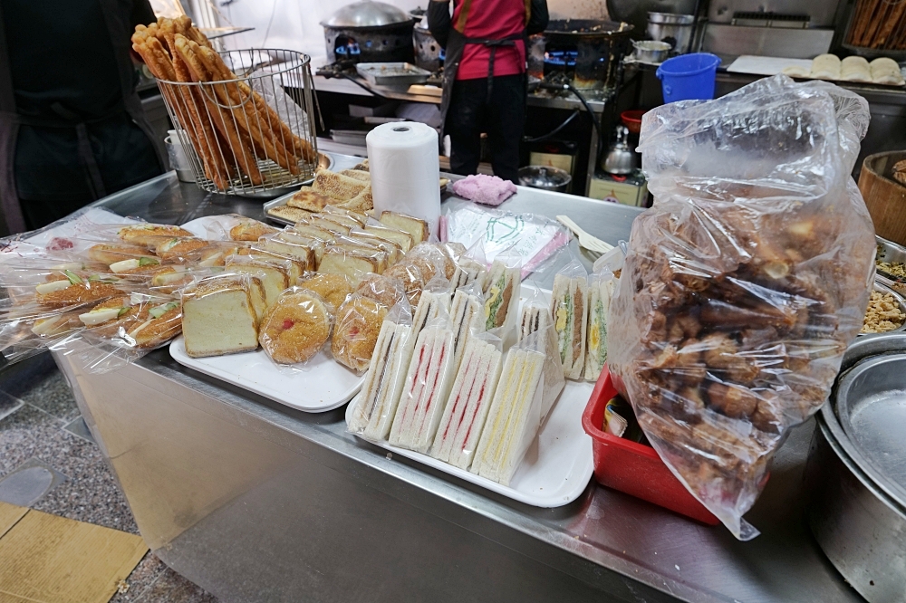 成富食品行｜宜蘭冬山美食：古早味粉漿蛋餅，獨門韭菜醬油必加 @捲捲頭 ♡ 品味生活