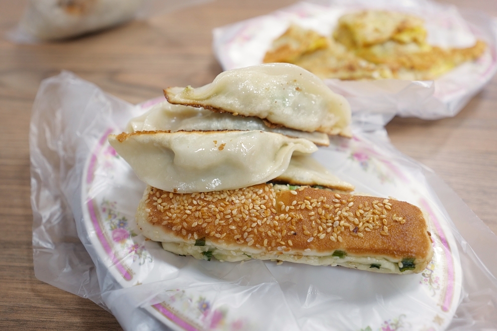 成富食品行｜宜蘭冬山美食：古早味粉漿蛋餅，獨門韭菜醬油必加 @捲捲頭 ♡ 品味生活