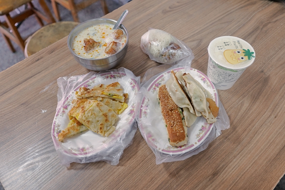 成富食品行｜宜蘭冬山美食：古早味粉漿蛋餅，獨門韭菜醬油必加 @捲捲頭 ♡ 品味生活